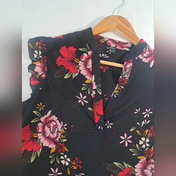 Black floral print EXTRA LARGE capped sleeve SHEIN - Picture 5 of 8